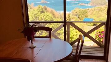 村舍 (for 8 Guests) | 客房内用餐