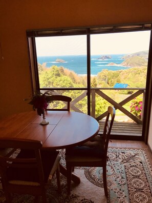 Cottage for 8 Guests | In-room dining