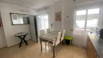 Tủ lạnh, lò vi sóng