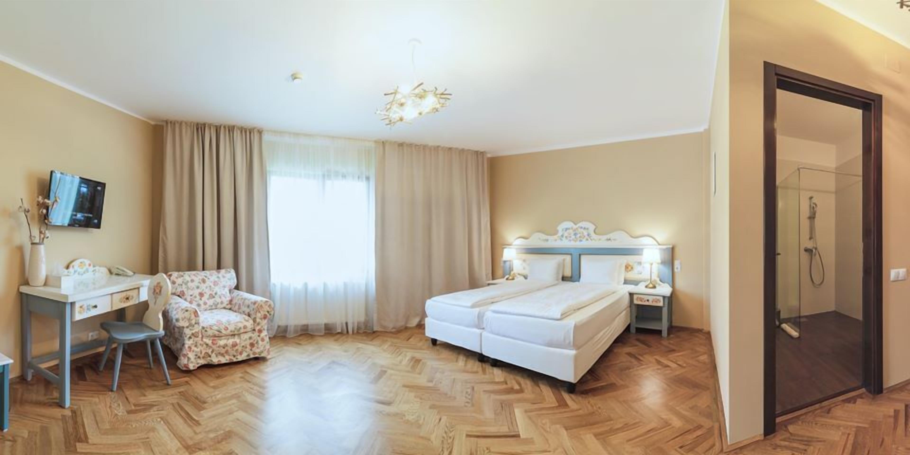 Superior-Doppel- oder -Zweibettzimmer