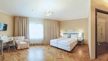 Superior-Doppel- oder -Zweibettzimmer