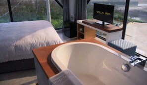 Desk, blackout drapes, free WiFi, bed sheets - Villa Iris (Baisha)