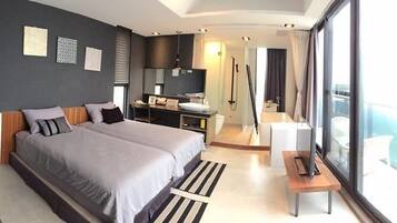 Deluxe Double Room, Sea View | Desk, blackout drapes, free WiFi, bed sheets