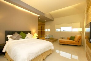 Habitación doble superior | Escritorio, cortinas opacas, camas supletorias y wifi gratis