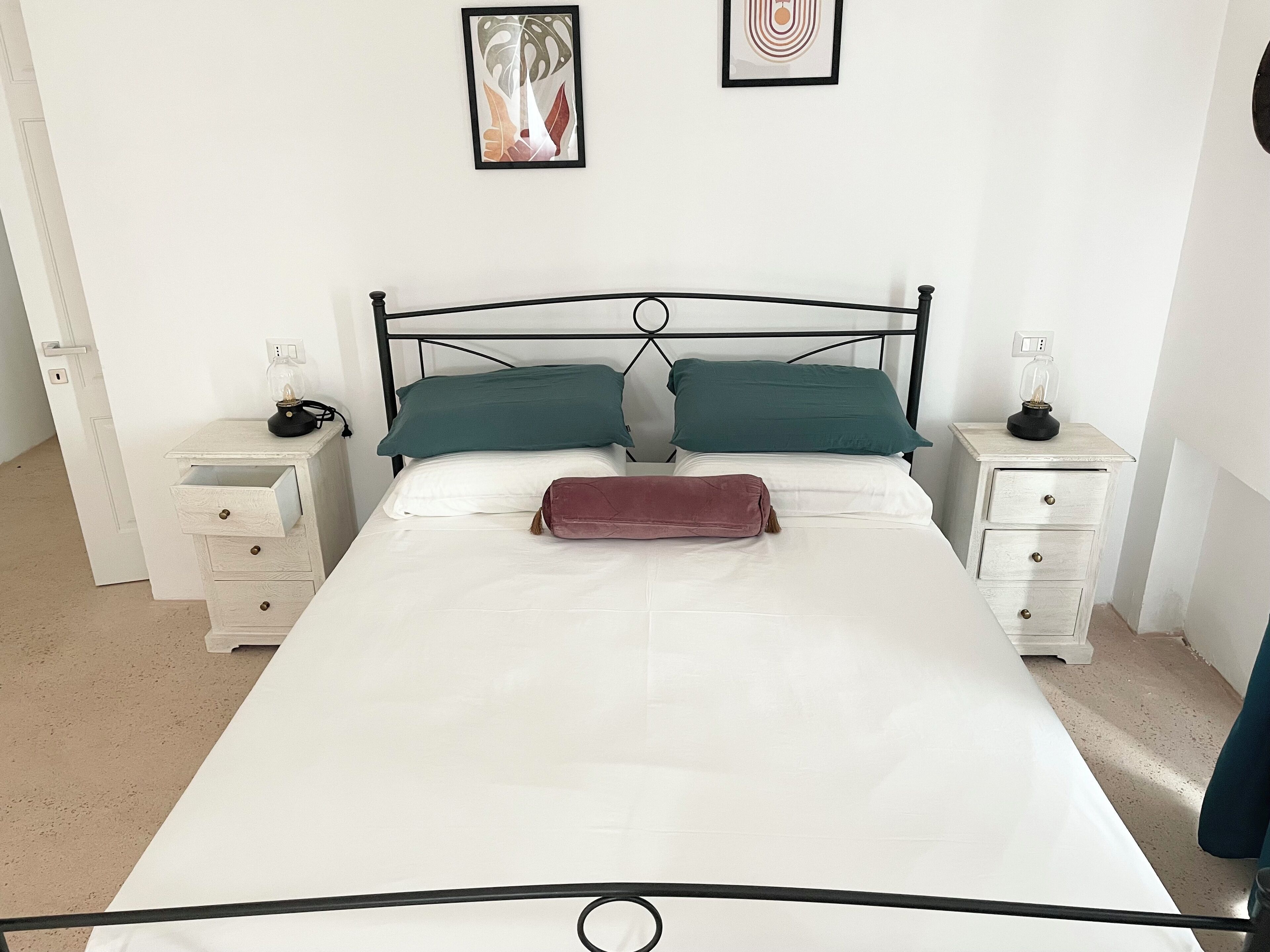 Senior Triple Room, Mobility Accessible | Hypo-allergenic bedding, down comforters, pillowtop beds