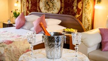 Family Studio | In-room dining