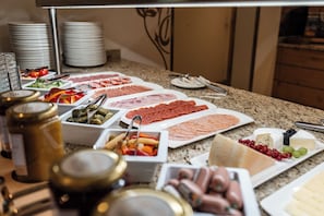 Bao gồm bữa sáng buffet hàng ngày