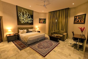 1 bedroom, premium bedding, minibar, in-room safe