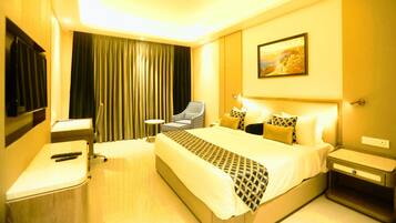 Deluxe Double Room, 1 Bedroom | 1 bedroom, premium bedding, minibar, in-room safe