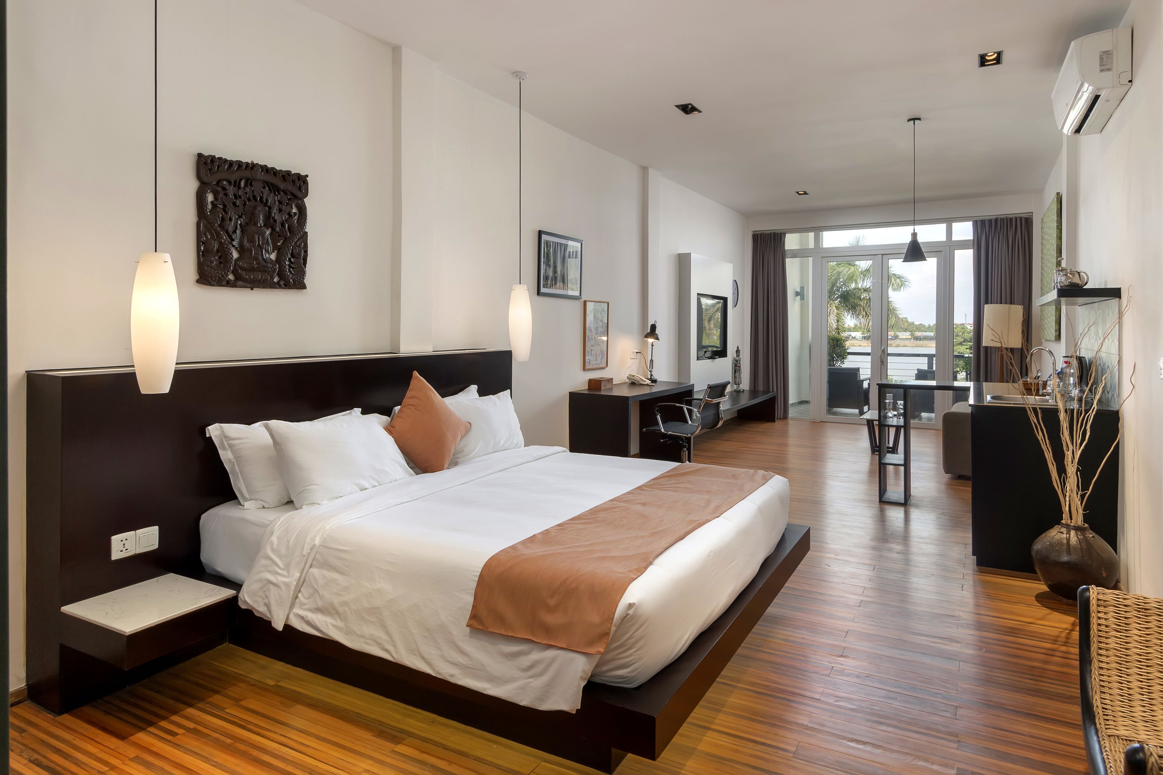 Signature Loft | Premium bedding, pillow-top beds, minibar, in-room safe