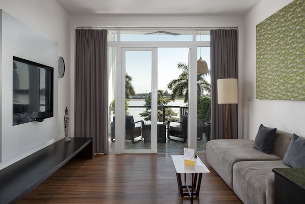 Signature Loft | Living area | 50-inch flat-screen TV with cable channels - Tao Riverside Residence (Phnom Penh)