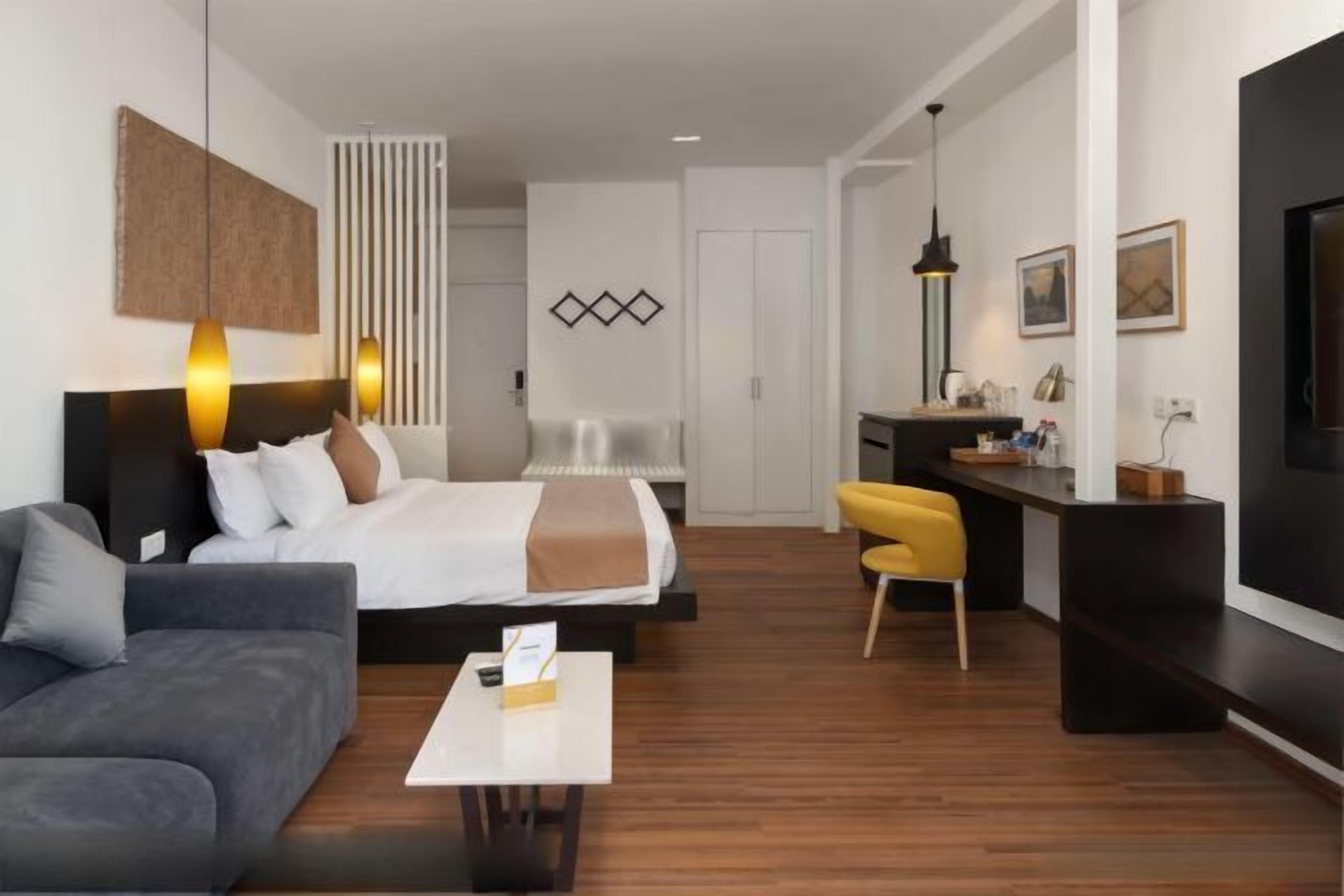 Premium bedding, pillowtop beds, minibar, in-room safe