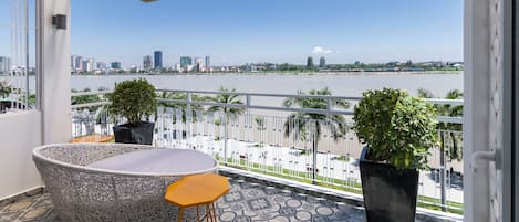 Penthouse (Suite) | Quang cảnh ban công