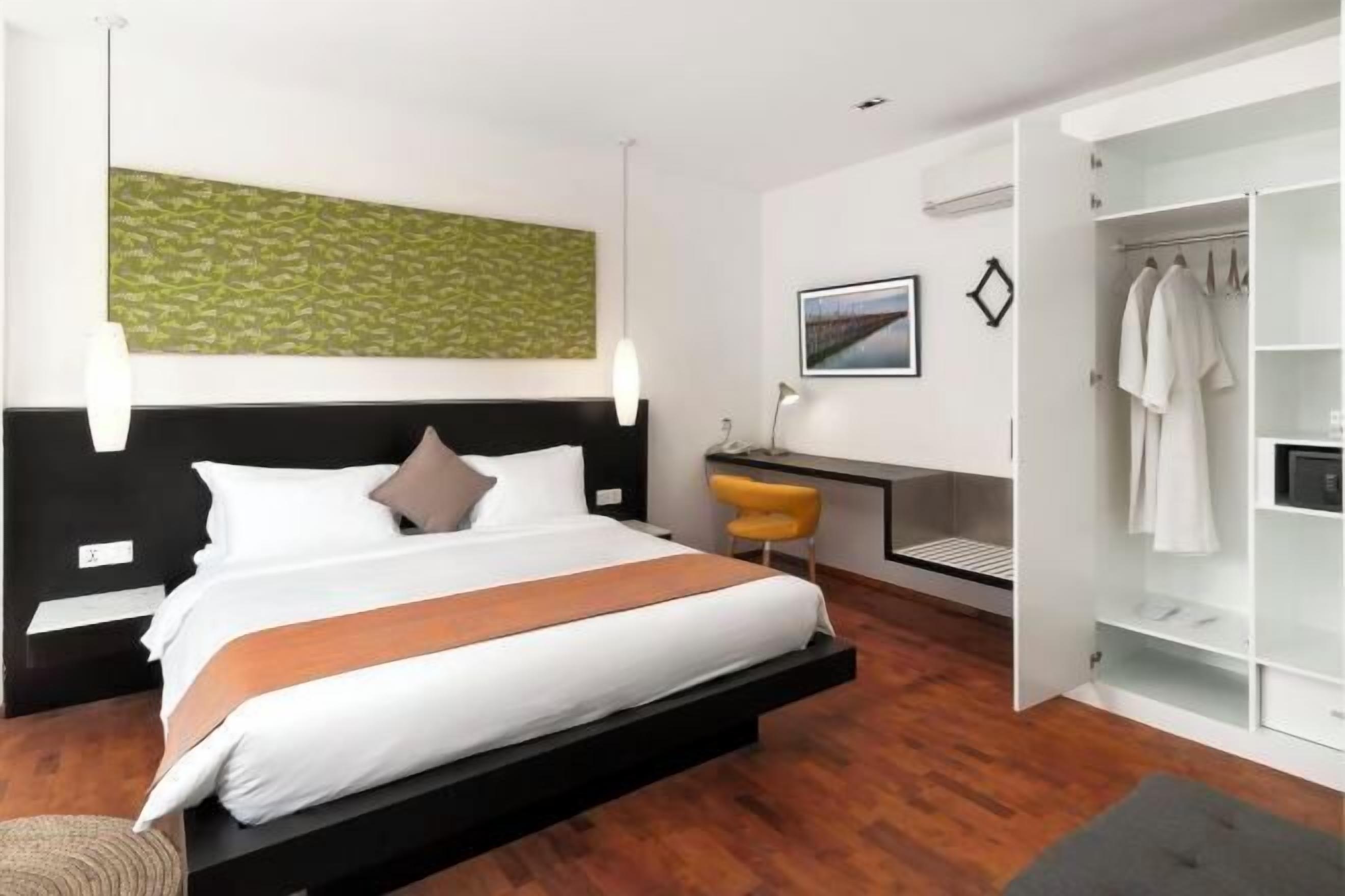 Premium bedding, pillowtop beds, minibar, in-room safe