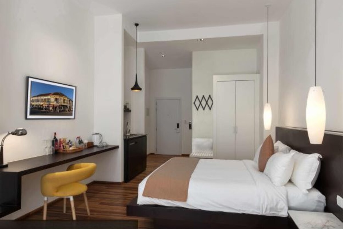 Peralatan tempat tidur premium, tilam berlapik, bar mini 