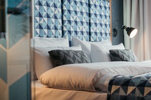 Ropa de cama de alta calidad, escritorio y insonorización 