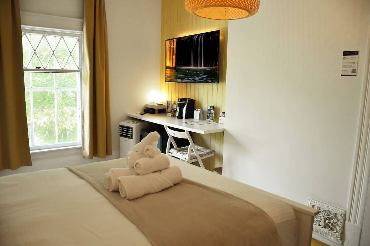 Basic Room, 1 Double Bed, Bathtub