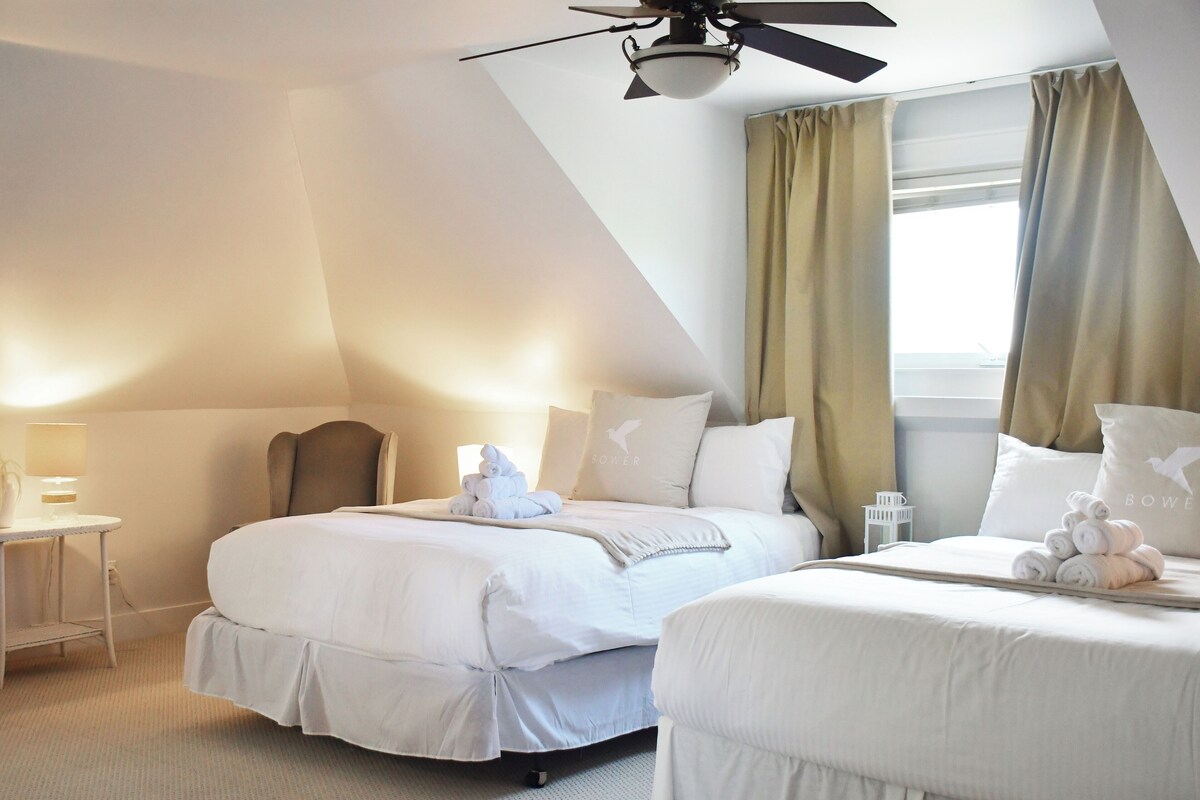 Executive Suite, 2 Queen Beds, Kitchenette