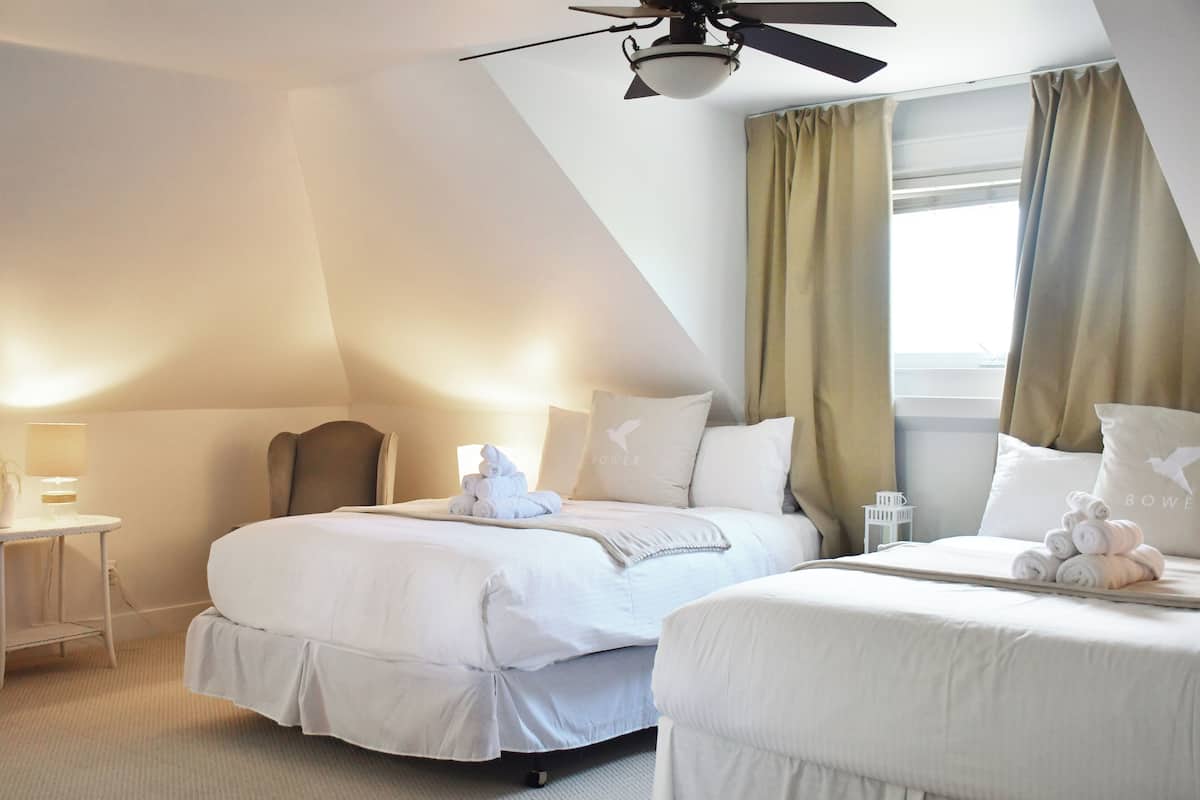 Executive Suite, 2 Queen Beds, Kitchenette