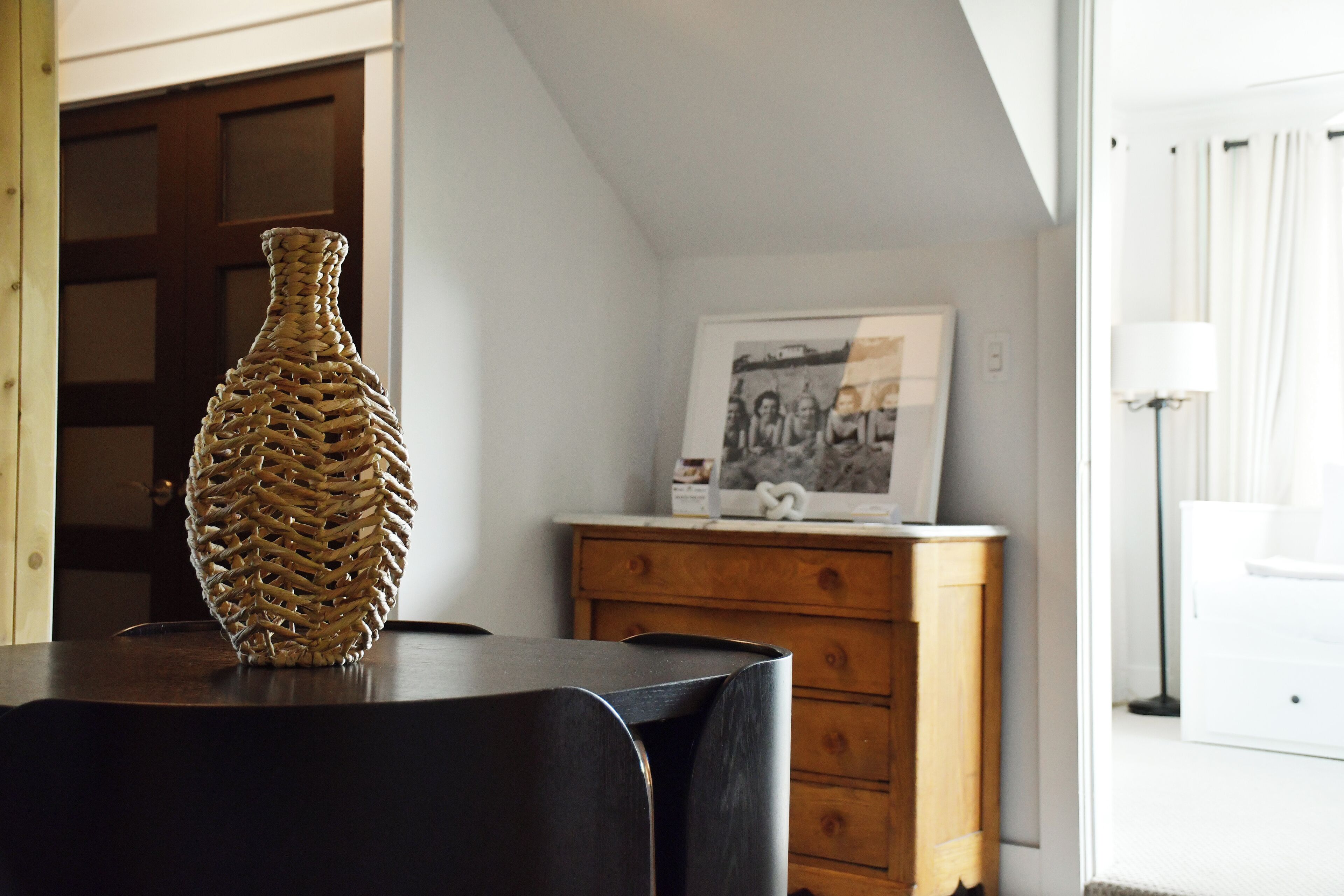 executive suite, 2 queen beds, kitchenette | living area | flat-screen tv