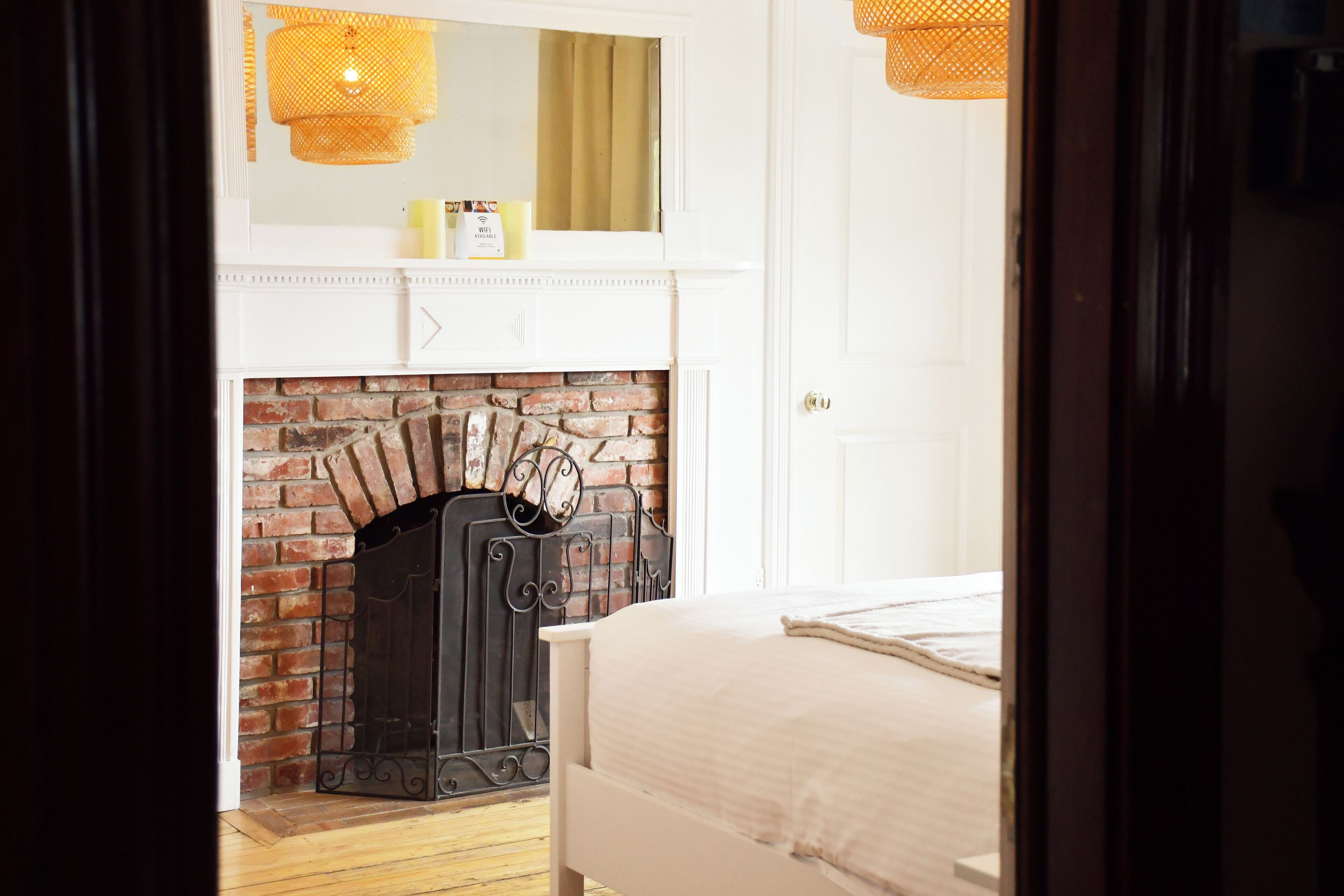 signature room, 1 king bed | living area | flat-screen tv