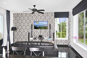 Maison, 4 chambres | Salle de séjour | Téléviseur à DEL, lecteur de DVD