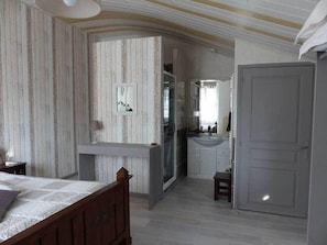 Decoración personalizada, muebles diferentes y escritorio