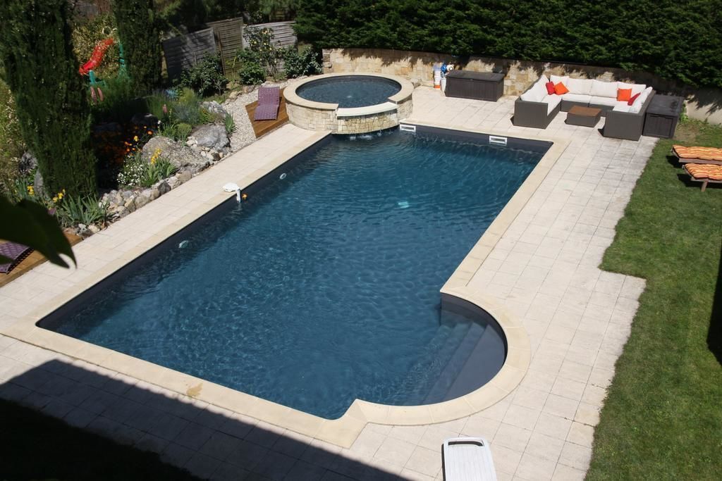 Seasonal outdoor pool, pool umbrellas, sun loungers