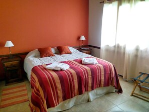 Departamento superior, 2 habitaciones, baño privado | Caja de seguridad en la habitación, escritorio y wifi gratis