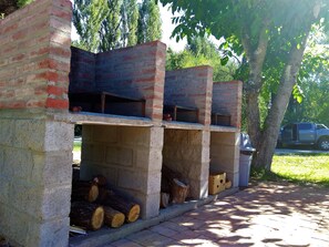 BBQ/picnic Area - Alquimia Cabañas Apart (El Bolson)