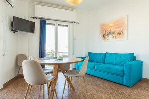 公寓 (Super Paradise Sunset View) | 起居区 | 智能电视