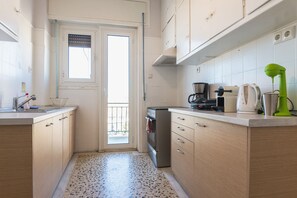 Leilighet, 4 soverom (Super Paradise Acropolis View) | Eget kjøkken | Kjøleskap, ovn, kokeplater og kaffetrakter/tekoker