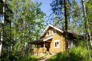 Luxury Cottage | 1 bedroom, in-room safe, desk