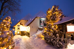 Front of property – evening/night - Gasthaus zum Hirschen (Furtwangen)