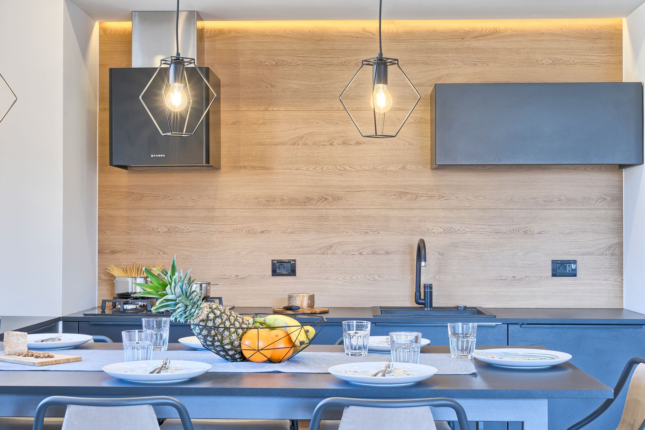 Exclusive Apartment, 3 Bedrooms | 1 bedroom, desk, soundproofing, iron/ironing board
