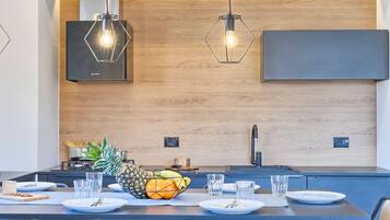 Exclusive Apartment, 3 Bedrooms | 1 bedroom, desk, soundproofing, iron/ironing board