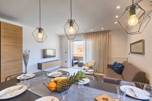 Exclusive Apartment, 3 Bedrooms | 1 bedroom, desk, soundproofing, iron/ironing board - Adriatic Sol Apartments (Fazana)