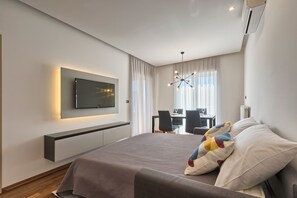 Comfort-huoneisto, 2 makuuhuonetta | 1 makuuhuone, työpöytä, äänieristys, silitysrauta/-lauta
