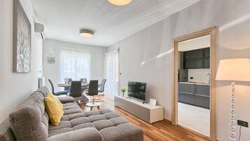 1 habitación, escritorio y sistema de insonorización