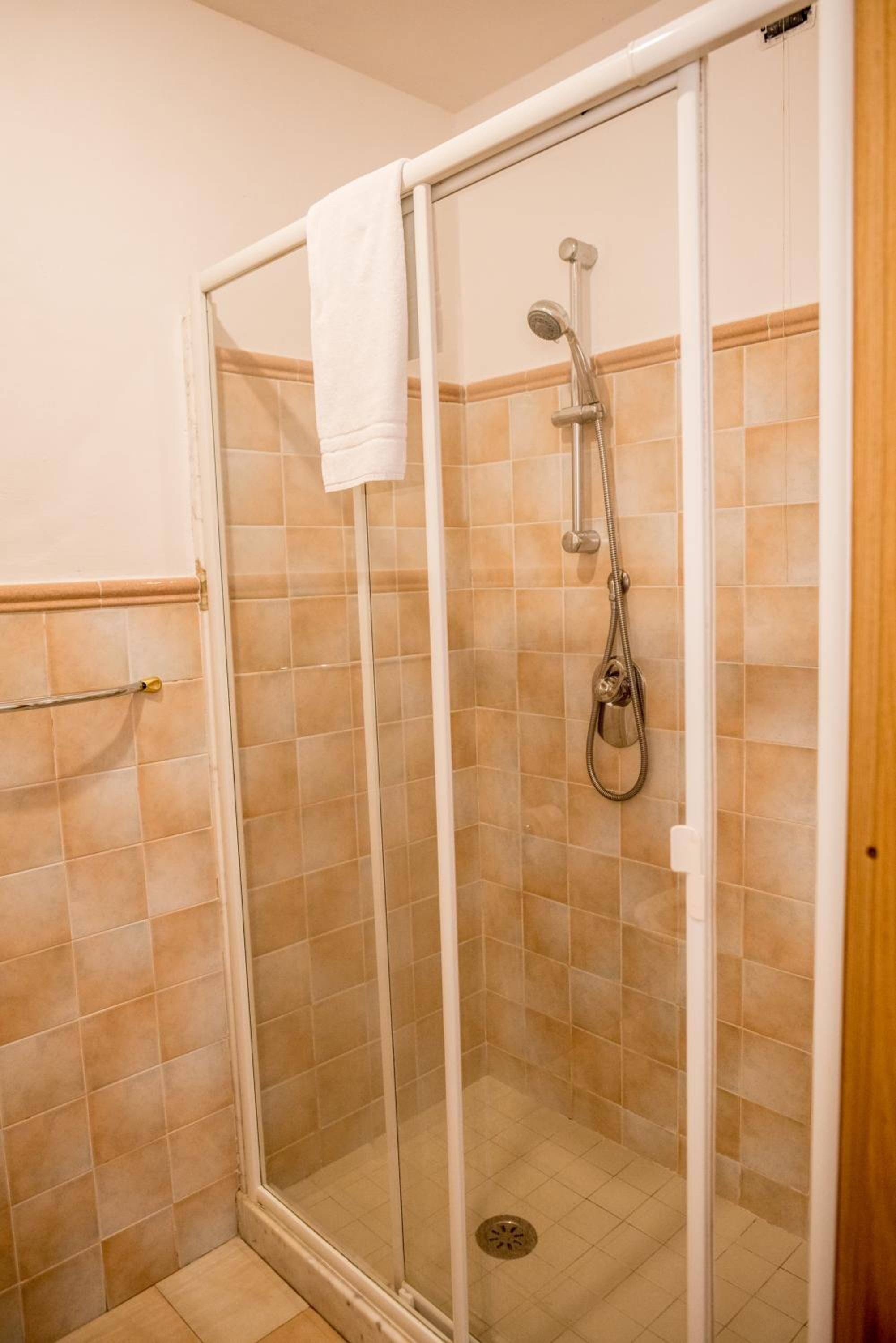 Doccia, asciugacapelli, bidet, asciugamani