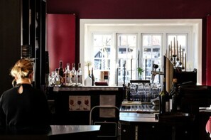 Bar (in der Unterkunft)