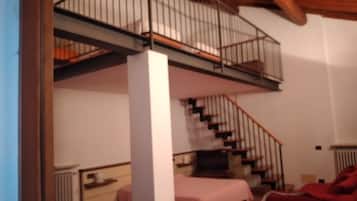 Junior Duplex, Garden View | 1 bedroom, laptop workspace, free WiFi, bed sheets