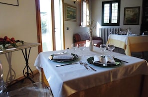 Daily buffet breakfast for a fee - Agriturismo Arcadia (San Pietro in Casale)