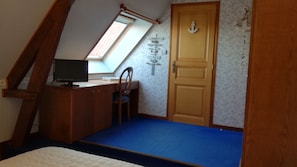 Double Room (La Cabine)