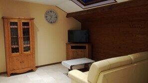 Double Room (La Cabine) | Living area
