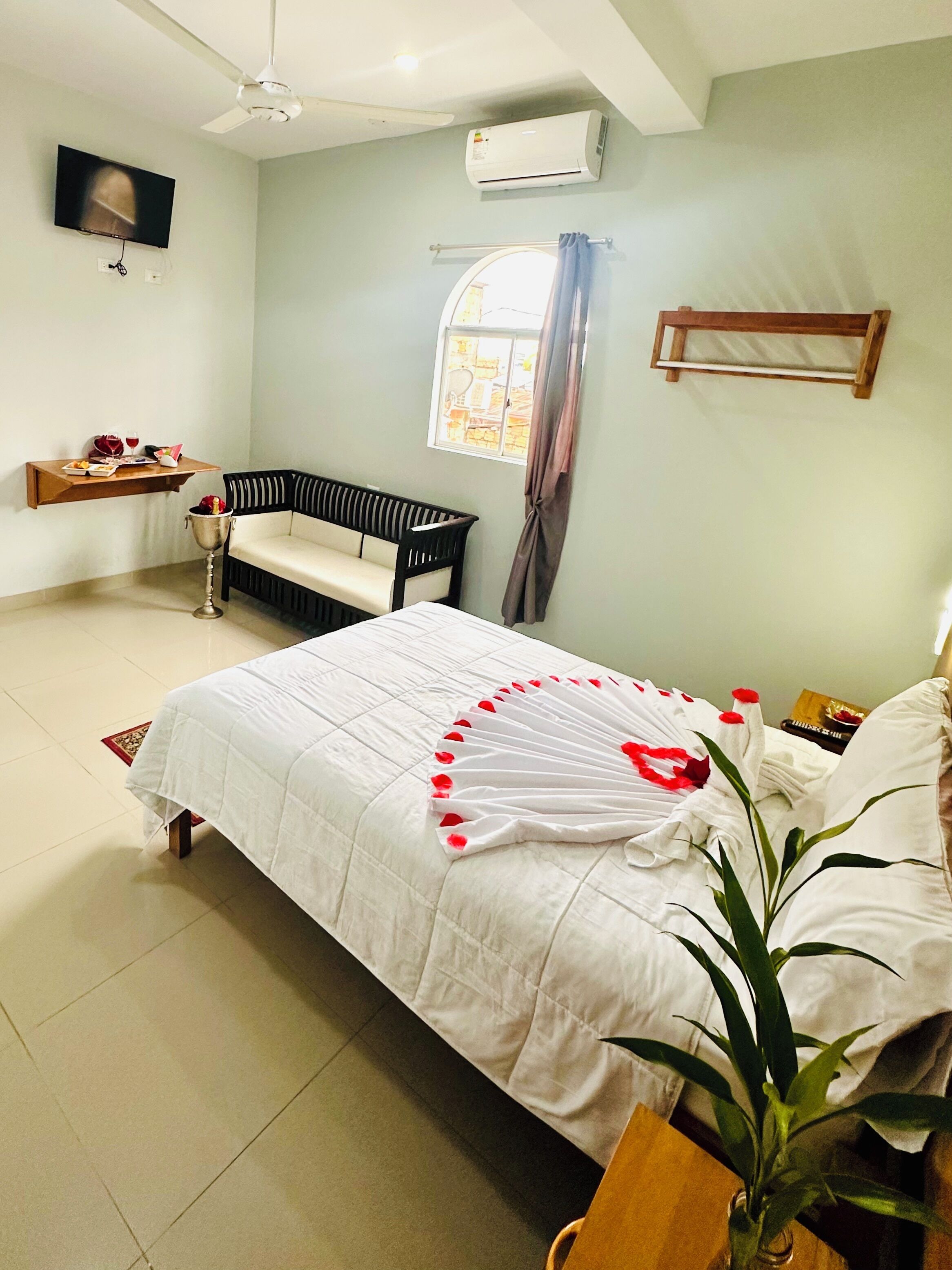 Premium bedding, minibar, desk, laptop workspace