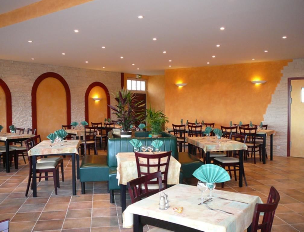 lunch and dinner served