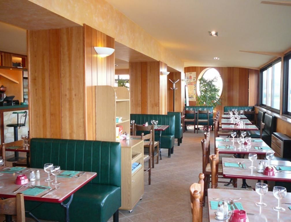 lunch and dinner served