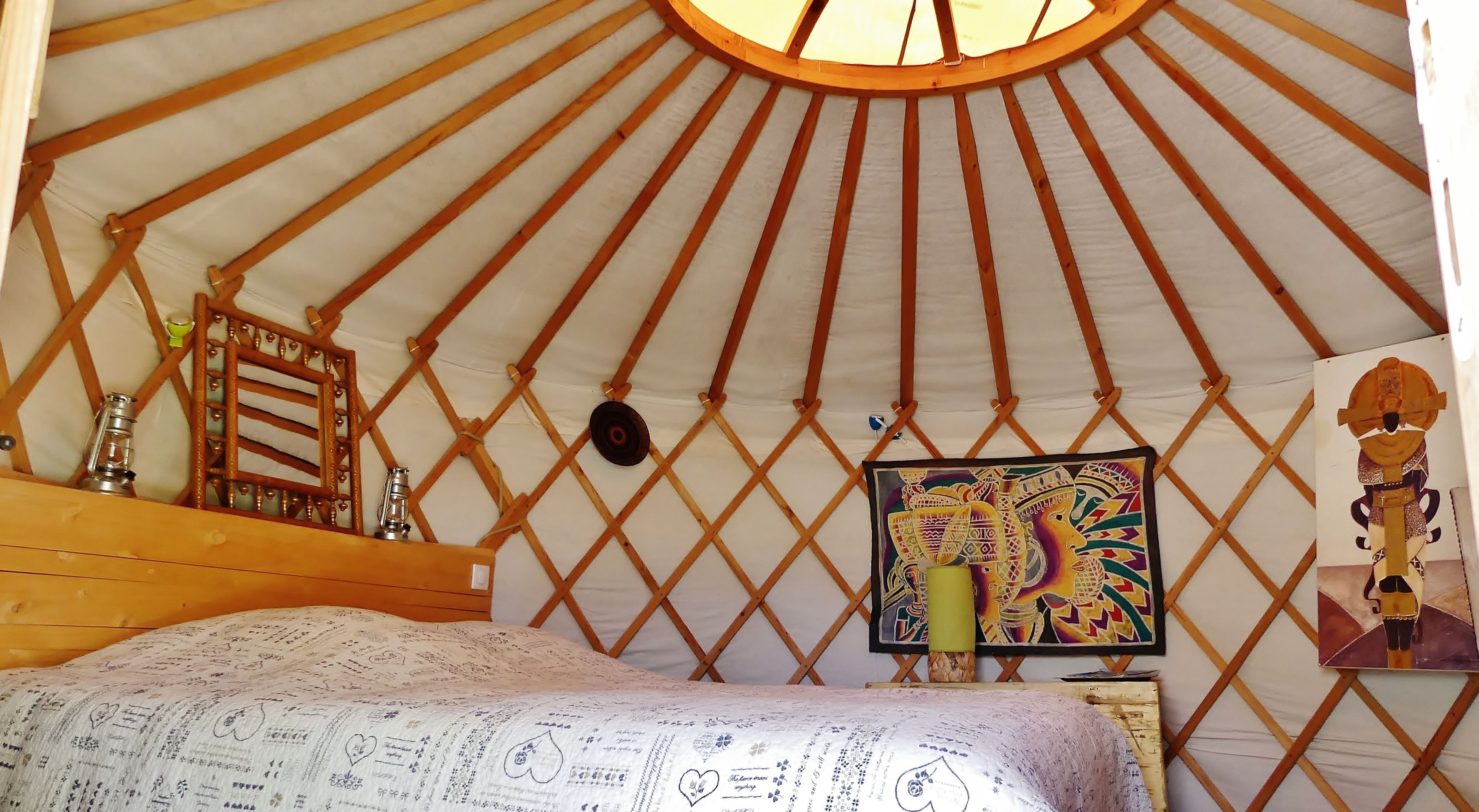 Decoración personalizada, muebles diferentes y escritorio 