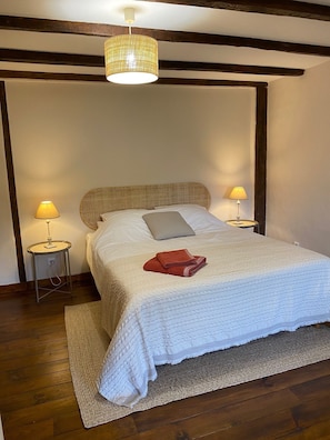 Double Room | Desk, blackout curtains, free cots/infant beds, free WiFi - L'Envers (Abzac)